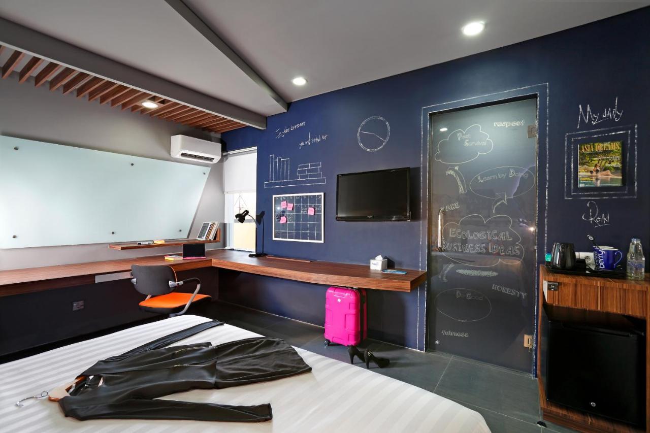 Berry Biz Hotel Sunset Road Seminyak Kültér fotó