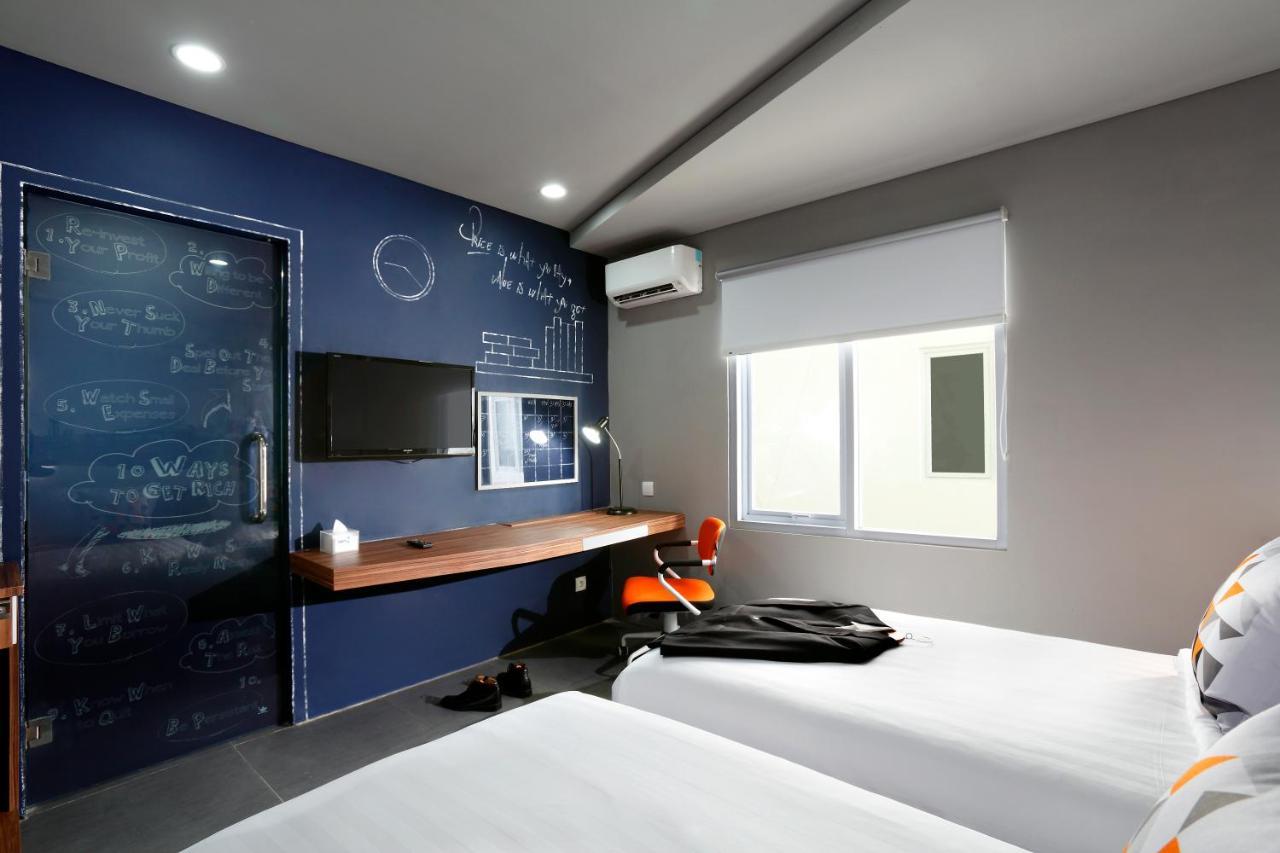 Berry Biz Hotel Sunset Road Seminyak Kültér fotó