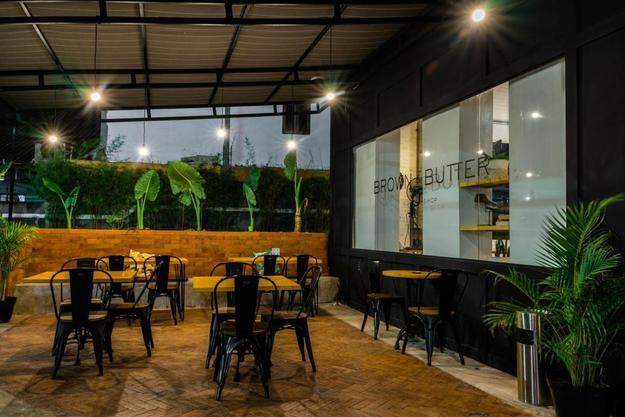 Berry Biz Hotel Sunset Road Seminyak Kültér fotó