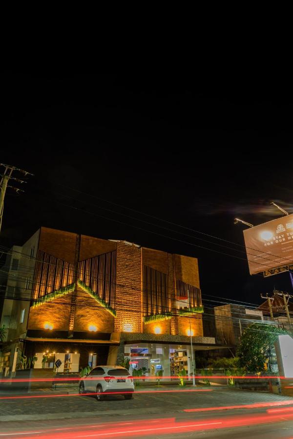 Berry Biz Hotel Sunset Road Seminyak Kültér fotó