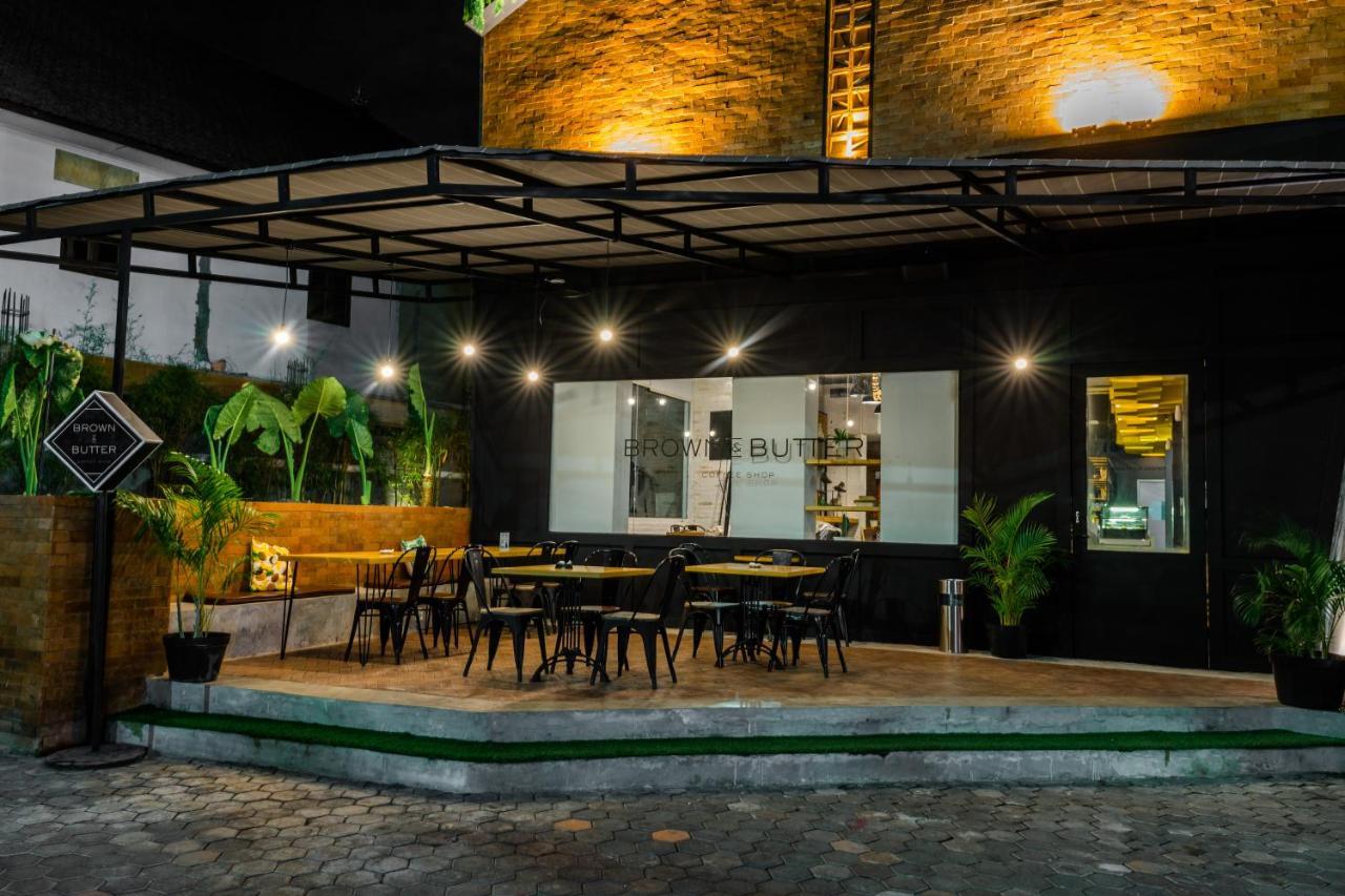 Berry Biz Hotel Sunset Road Seminyak Kültér fotó
