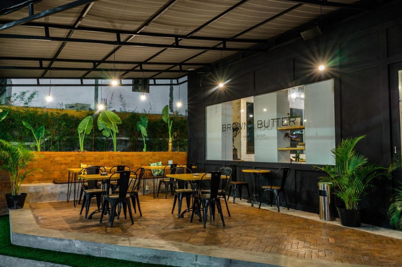 Berry Biz Hotel Sunset Road Seminyak Kültér fotó
